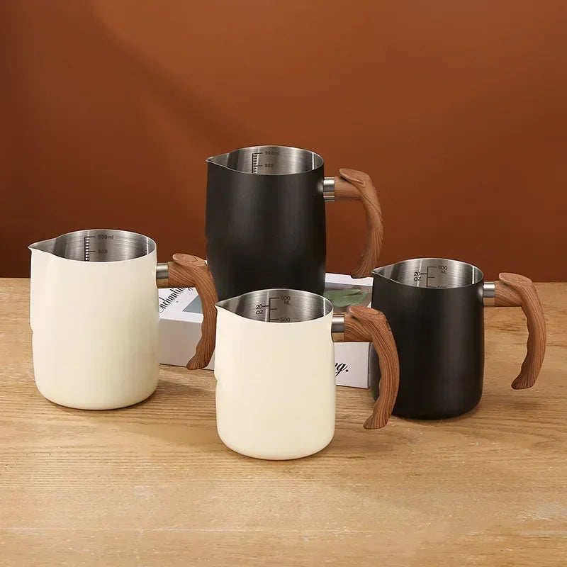 600/900ML Milk Frothing Pitcher with Precise Scale Wooden Handle Dripless Spout Stainless Steel Latte Coffee Cup Coffeeware